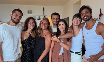 Bruno Gissoni, Felipe e Rodrigo Simas celebram Natal antecipado; veja fotos