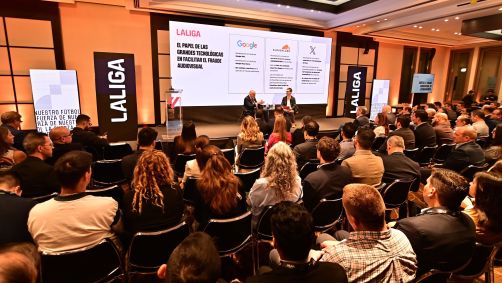 Javier Tebas durante evento sobre combate à pirataria no esporte