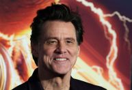 Jim Carrey brinca que voltou para "Sonic 3" porque "precisava do dinheiro"