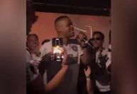 Artilheiro pelo Botafogo, Júnior Santos faz rima e provoca Deyverson; assista