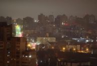 Ataque russo com mísseis atinge prédio em Kiev