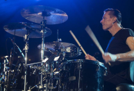 Baterista do U2 revela diagnóstico de discalculia: "Numericamente desafiado"