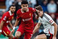 Liverpool sofre gols de dupla ex-Flamengo e fica no empate com Fulham