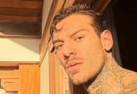 Lucas Lucco se pronuncia após vazamento de nude no chuveiro: "Todo mundo viu"