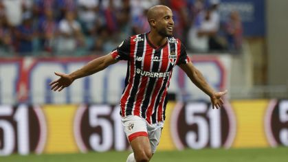 Lucas comemora gol pelo São Paulo