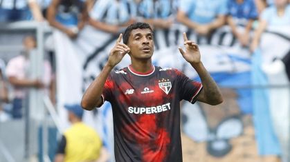 Luiz Gustavo marcou o gol do São Paulo contra o Grêmio, neste domingo (1º)