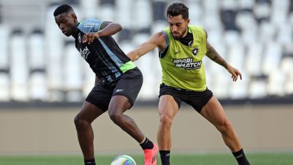 Luiz Henrique e Alex Telles em treino do Botafogo