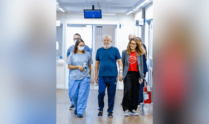 Lula segue lúcido, orientado e fará exames de sangue, diz novo boletim médico