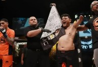 Lutador com deficiência nocauteia adversário no primeiro round