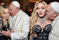 Madonna publica foto de IA abraçada com o Papa: "Indo para o final de semana"