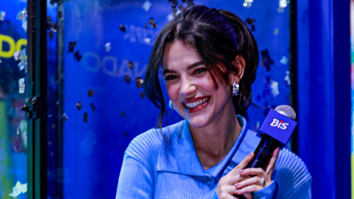 Manu Gavassi participou do terceiro dia de CCXP24 e mostrou o barrigão de cinco meses