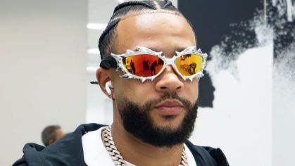 Memphis Depay chega à Neo Química Arena com visual que chamou a atenção