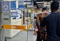 Adolescente tenta matar homem a madeiradas após receber cantada na rua