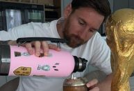 Messi comemora aniversário de título mundial da Argentina tomando mate