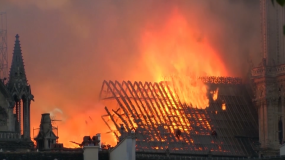 Fogo atinge a Catedral de Notre-Dame em 2019