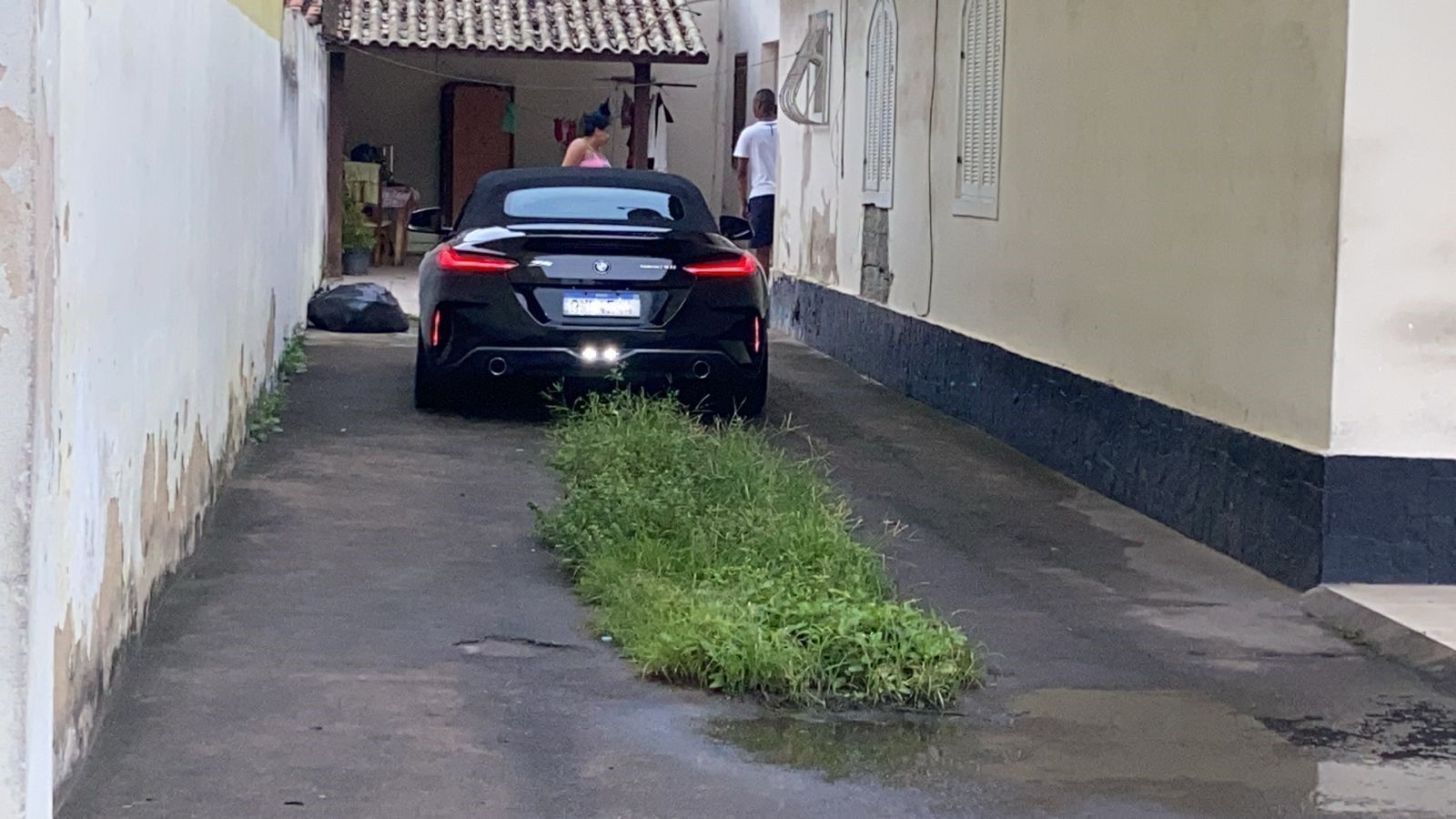 BMW de investigado, avaliada em R$ 225 mil. • MPRJ