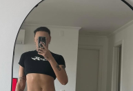 Pabllo Vittar usa lingerie fio dental em série de fotos; veja