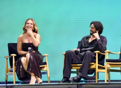 Paolla Oliveira (Heleninha) e Renato Góes (Ivan) também entram no palco