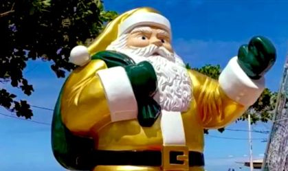 Balneário Camboriú troca cor do Papai Noel: roupa amarela e saco verde
