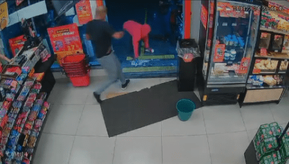 Policial executa jovem negro