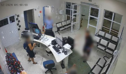 Policial é preso por tentar matar dois homens perto de bar no litoral de SP
