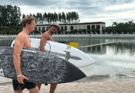 Filhos de Marcello Novaes compartilham registro juntos: "Surf na fazenda"