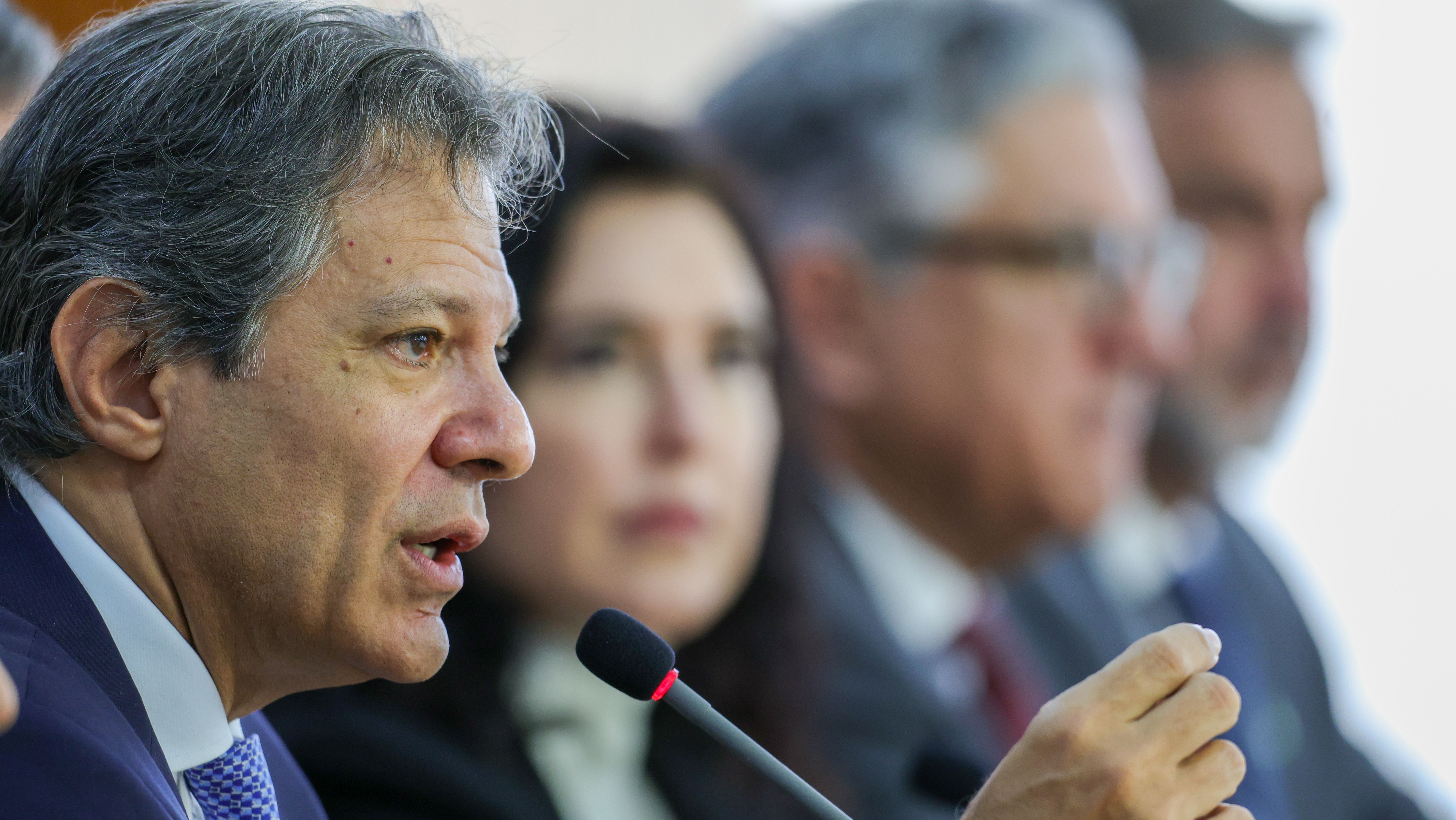 Os ministros, Esther Dweck (Gestão), Fernando Haddad (Fazenda), Rui Costa (Casa Civil), Simone Tebet (Planejamento), Alexandre Padilha (Relações Institucionais) e Paulo Pimenta (Sec.Comunicação), durante coletiva para explicar o pacote de corte gastos do governo