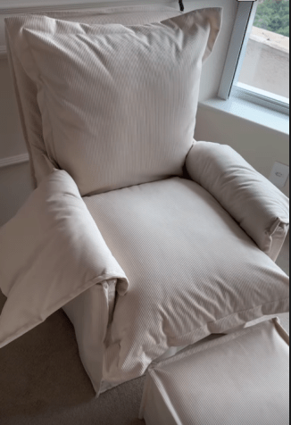 Poltrona de amamentação no quarto de Clara, filha de Graciele e Zezé • Instagram/Graciele Lacerda