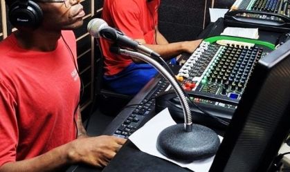 Projeto de ressocialização cria "estações de rádio" em unidades prisionais no ES