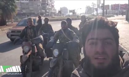 Exército sírio foge da cidade de Hama após invasão de rebeldes 
