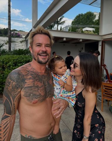 Sandy posou para fotos com Manoela, filha de Paulo Vilhena • Instagram/Paulo Vilhena