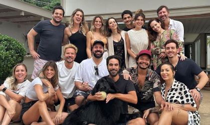 Elenco da série "Sandy & Júnior" se reúne e fãs vibram: "Que saudade"