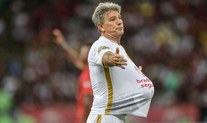 Vai para o DVD? Renato Gaúcho brilha com golaços no Jogo das Estrelas de Zico