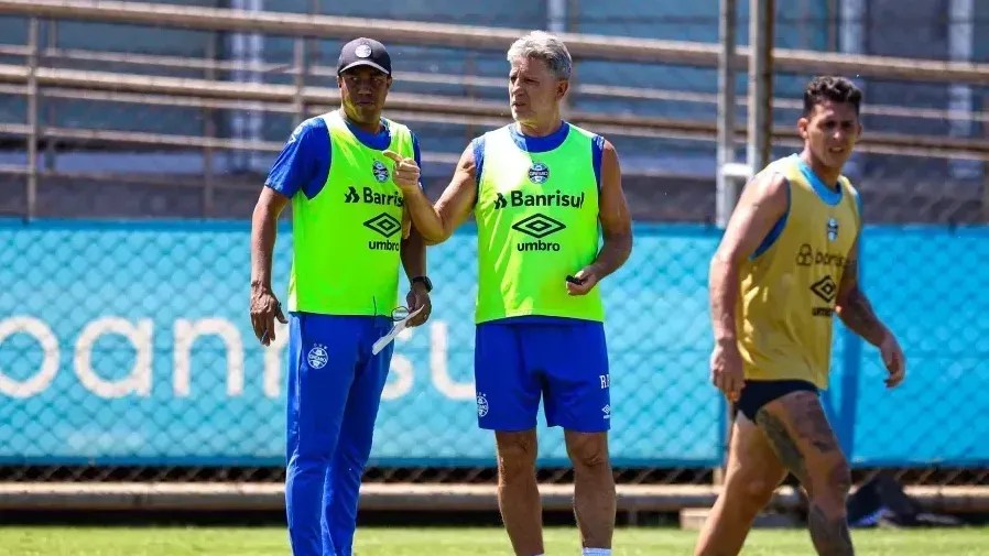 Marcelo Salles (esq.), auxiliar de Renato, foi um dos demitidos pelo Grêmio