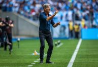 Renato Gaúcho se emociona em vídeo de despedida do Grêmio; veja