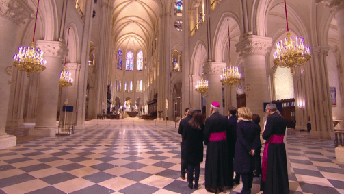 Interior da Catedral de Notre-Dame é reformado após incêndio