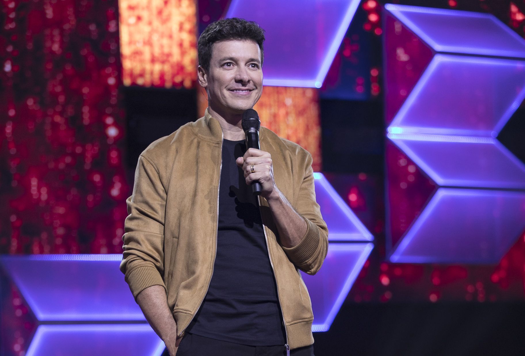 Rodrigo Faro no Canta Comigo Teen • Divulgação/Record TV