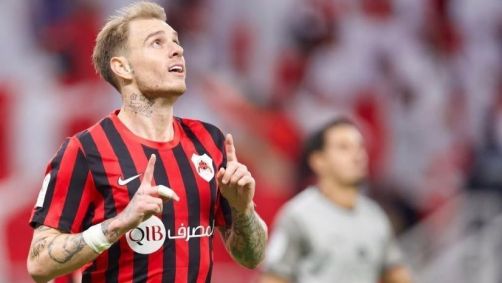 Roger Guedes em ação pelo Al-Rayyan, do Catar