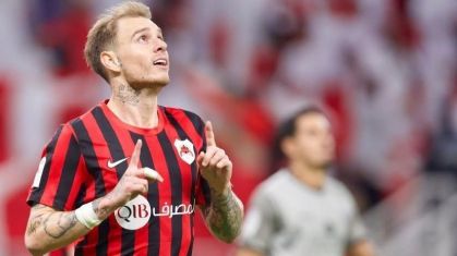Roger Guedes em ação pelo Al-Rayyan, do Catar