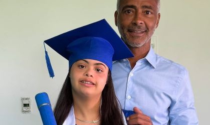 Filha de Romário comemora formatura: “A Síndrome de Down nunca me impediu"