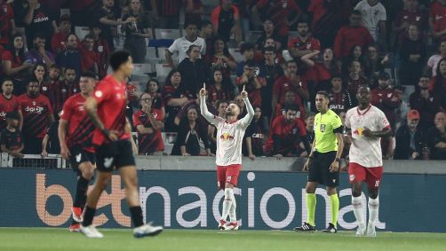 Eduardo Sasha marcou dois e brilhou na vitória do Red Bull Bragantino contra o Athletico-PR