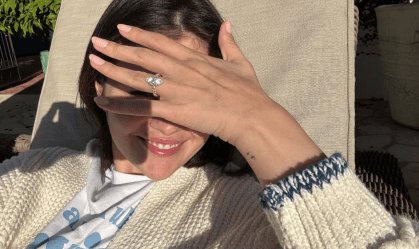 Após ser pedida em casamento, Selena Gomez publica foto exibindo anel; veja