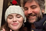 Selena Gomez tieta protagonista de série: "Fez o meu Natal"