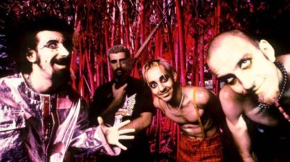 Banda System of a Down no material de divulgação do álbum "System Of A Down"