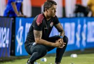 Vitória anuncia renovação de contrato com o técnico Thiago Carpini