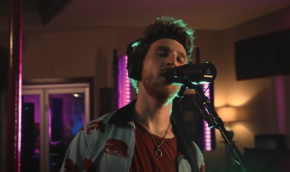 Após show no Lollapalooza 2022, Two Feet anuncia retorno ao Brasil