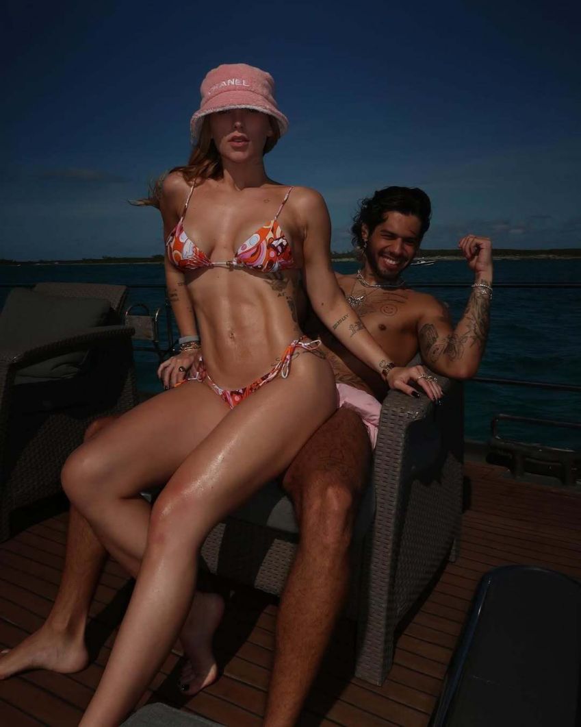 Virginia Fonseca mostra corpo sarado em Bahamas sentada no colo de Zé Felipe • Instagram/ Virginia