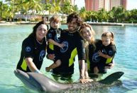 Virginia Fonseca posta fotos da família com golfinhos em viagem às Bahamas