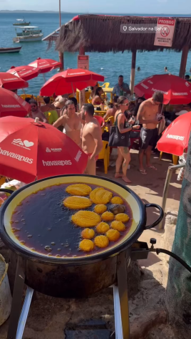 Xamã mostrou momentos na praia ao lado da atriz • Instagram/Xamã