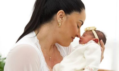 Graciele Lacerda se emociona ao falar dos primeiros dias da filha: "Desejei muito"